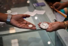 الفضة تهوي 8 %... فما هي الأسباب؟ الفضة تهوي 8 %... فما هي الأسباب؟