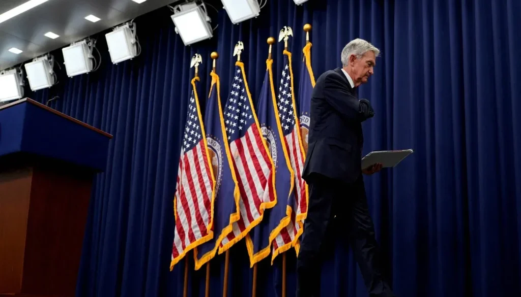 «الفيدرالي» يخفض الفائدة 25 نقطة أساس رغم «جفاف» البيانات الحكومية