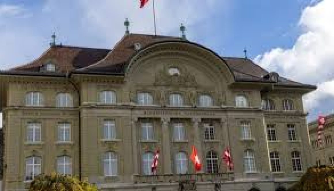 المركزي السويسري يتدخل بأكبر عملية بسوق الصرف منذ 3 سنوات لاحتواء ارتفاع الفرنك