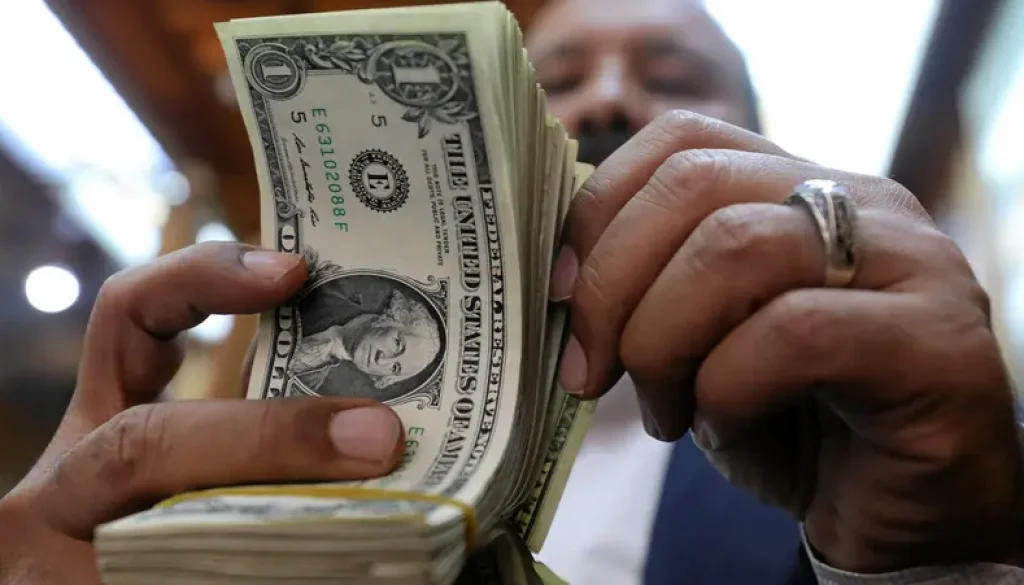 تحويلات المصريين بالخارج تسجل أعلى مستوى في تاريخها بنمو 47%