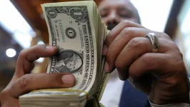 تحويلات المصريين بالخارج تسجل أعلى مستوى في تاريخها بنمو 47% تحويلات المصريين بالخارج تسجل أعلى مستوى في تاريخها بنمو 47%