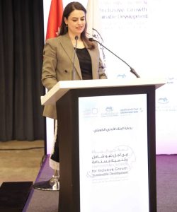 0 (844) M. Haitham Al-Batikhy PDG de la Banque Jordan Kuwait représenté par Mme Huda Hijazi