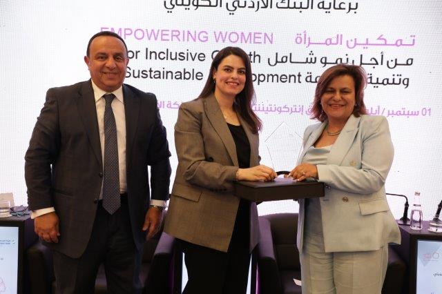 et l’ingénieure Noor Al-Louzi
Vice-secrétaire générale du parti Irada 
en charge de la gouvernance locale