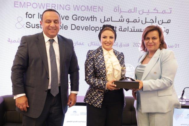 et l’ingénieure Noor Al-Louzi
Vice-secrétaire générale du parti Irada 
en charge de la gouvernance locale