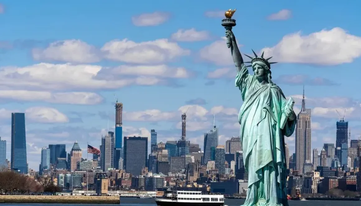 7 قطاعات تدخل الركود بالفعل.. هل يقترب اقتصاد أميركا من العاصفة؟