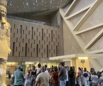 افتتاح المتحف الكبير ينعش الدولار في البنوك المصرية.. كيف يحدث ذلك؟