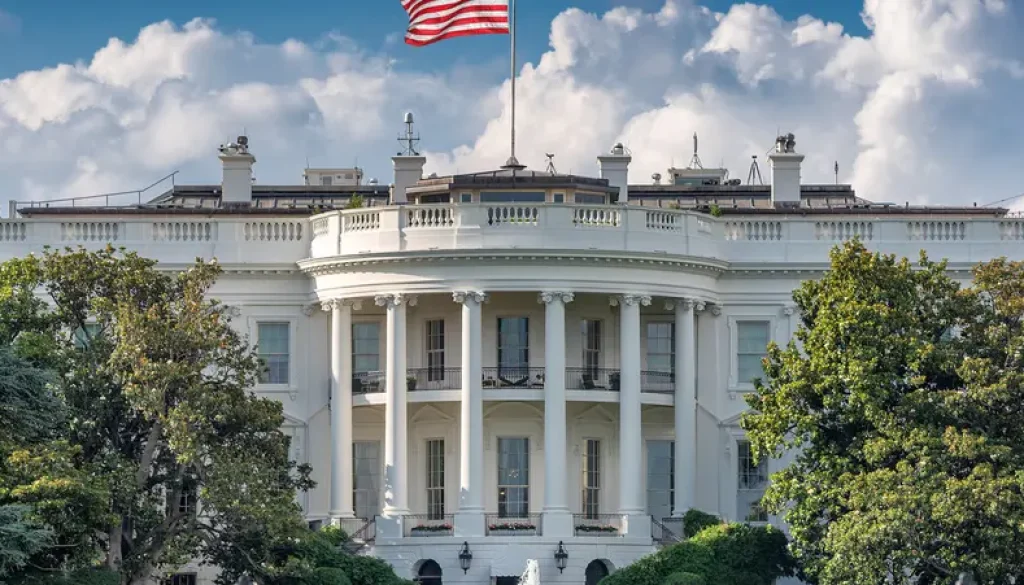 البيت الأبيض يتطلع للعودة إلى نمو بين 3 و4% بعد أزمة الإغلاق