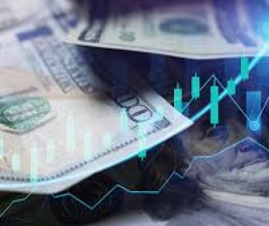 الدولار الأميركي يستعيد بريقه كملاذ آمن وسط حالة عدم اليقين في الاقتصاد العالمي