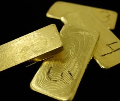 الذهب يرتفع بأكثر من 1% بفعل رهانات خفض الفائدة ومخاوف النمو