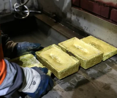 الذهب يسجل أعلى مستوى في أسبوع مع تجدد رهانات خفض الفائدة الأميركية