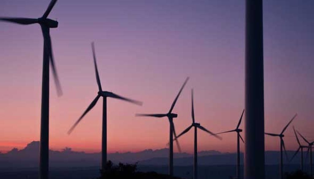 المغرب يستقطب 38 مليار دولار لتعزيز مشاريع الطاقة المتجددة