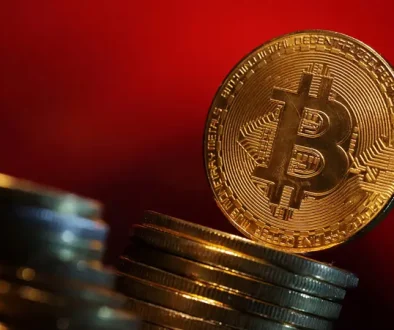 بيتكوين تهبط 0.9% إلى 94930 دولارا