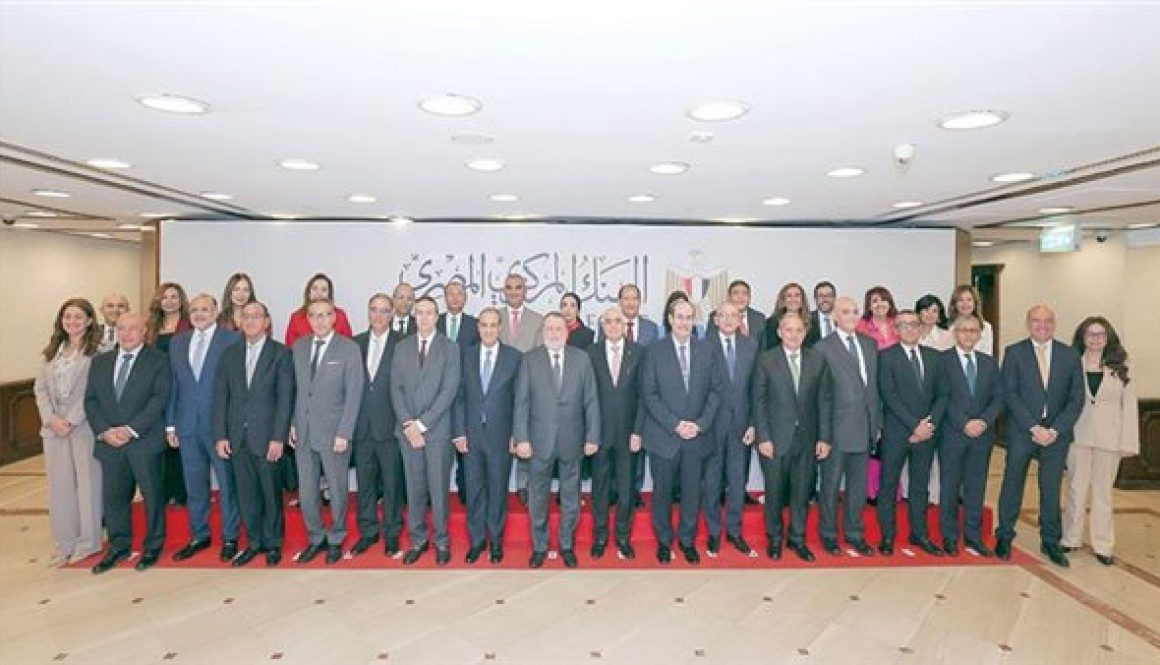 مبادرة لتسهيل إجراءات فتح الحسابات البنكية للعاملين بالخارج تحت مظلة المركزى والخارجية