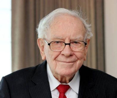 وارن بافيت يغير خطته لتوزيع ثروته لن تدوم فترة شهر العسل إلى الأبد