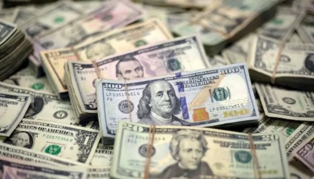 الدولار يستقر قبيل أسبوع حافل باجتماعات البنوك المركزية العالمية