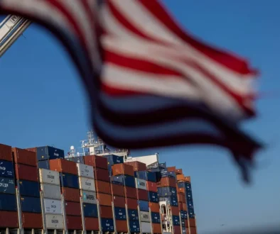 العجز التجاري الأميركي يتراجع إلى أدنى مستوى في 5 سنوات