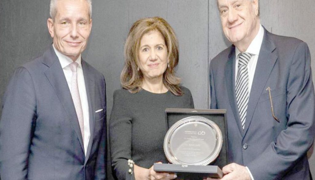 «المصرفيين العرب» في لندن تمنح رندة الصادق جائزة الإسهامات المتميزة