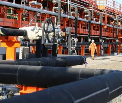 النفط يتراجع وسط ترقب لمحادثات السلام الروسية وقرار الفائدة الأميركية