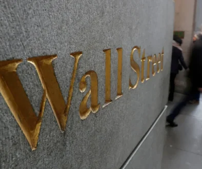 بنوك «وول ستريت» تحافظ على هيمنتها في السوق الأوروبية رغم «الرسوم»