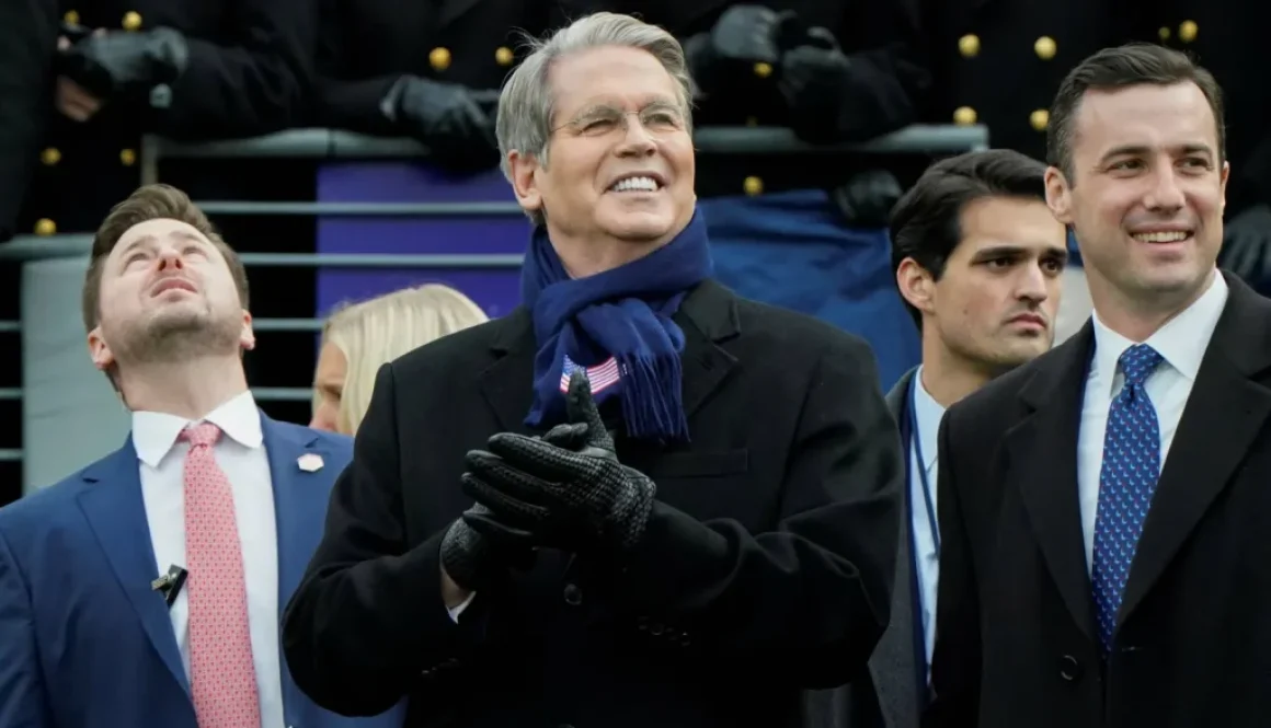 بيسنت وارش وهاسيت مؤهلان لرئاسة «الفيدرالي»