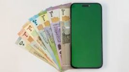 قفزة قياسية في تحويلات السوريين بالخارج.. 4 مليارات دولار منذ سقوط النظام