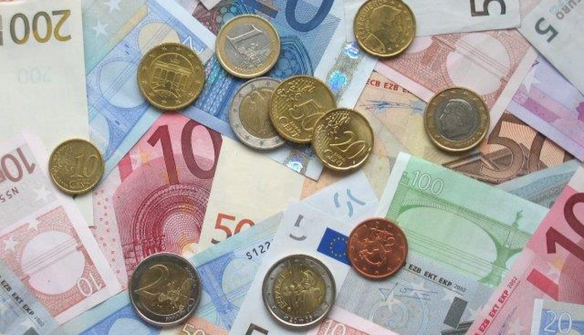 Euro_coins_and_banknotes_(cropped)
