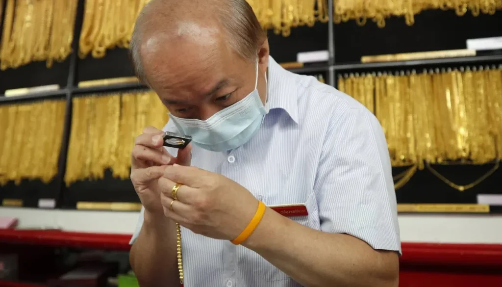 الذهب يسجل قمماً جديدة... والفضة تكسر حاجز الـ 90 دولاراً للمرة الأولى