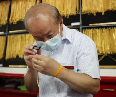 الذهب يسجل قمماً جديدة... والفضة تكسر حاجز الـ 90 دولاراً للمرة الأولى