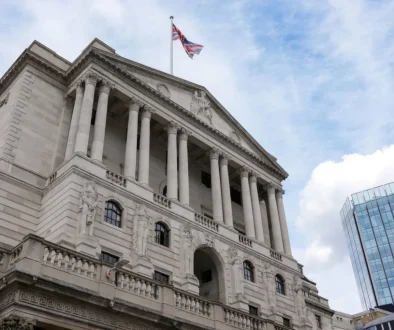 بريطانيا تخفض الرقابة على البنوك الكبرى إلى مرة كل عامين