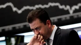 تصريح ترامب يهز الأسواق العالمية.. النفط يتراجع بنحو 3 دولارات