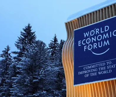 تقرير عالمي صادم.. مواجهة اقتصادية شرسة ومخاطر الذكاء الاصطناعي تتسارع بقوة