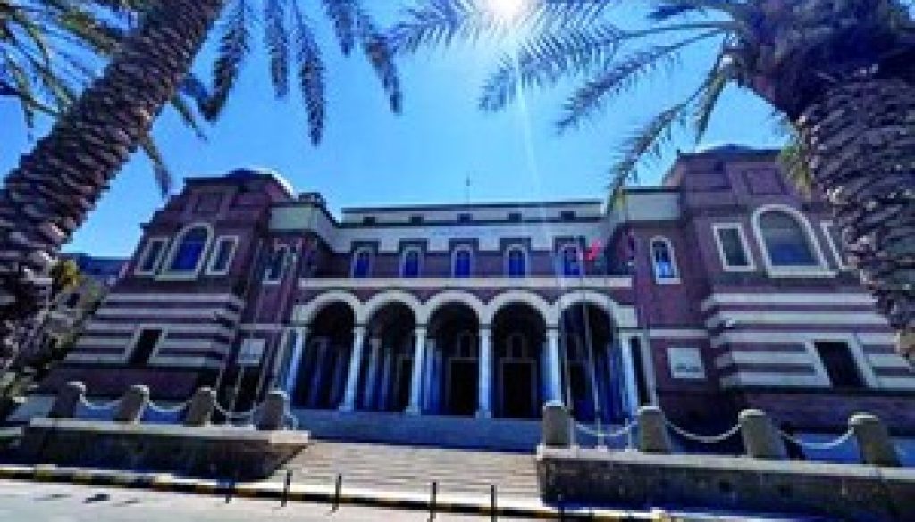 ليبيا تخفض قيمة الدينار 14.7 في ثاني إجراء خلال أقل من عام