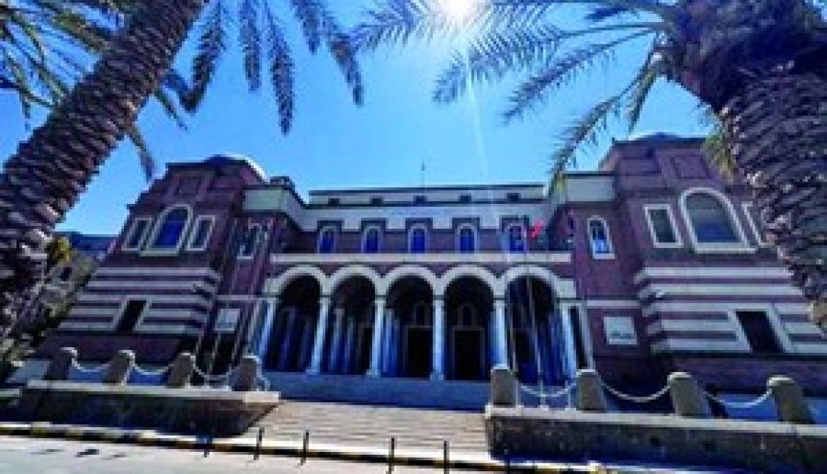 ليبيا تخفض قيمة الدينار 14.7 في ثاني إجراء خلال أقل من عام