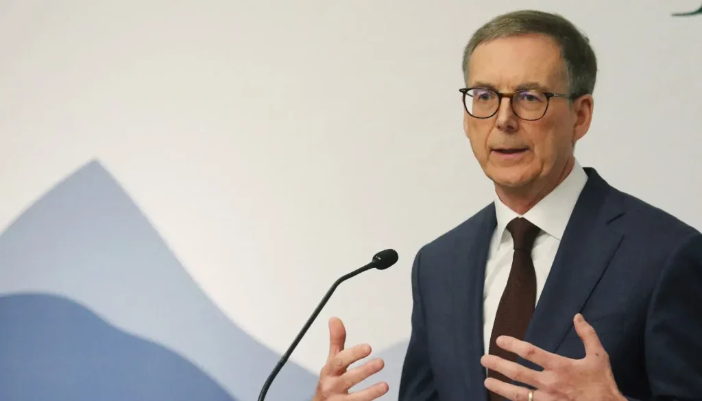 محافظ بنك كندا يحذر من صدمة اقتصادية