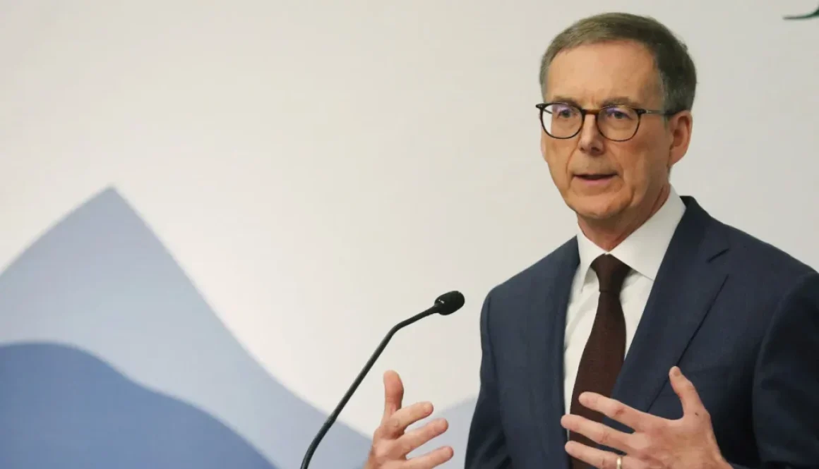 محافظ بنك كندا يحذر من صدمة اقتصادية