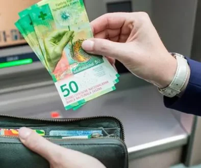 من الذهب إلى الفرنك السويسري.. الملاذات الآمنة تجذب المستثمرين وسط الأزمات