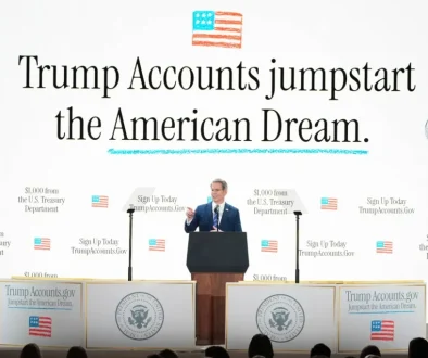 وزير الخزانة الأميركي يفتح النار على أوروبا... ويتمسك بسياسة «الدولار القوي»