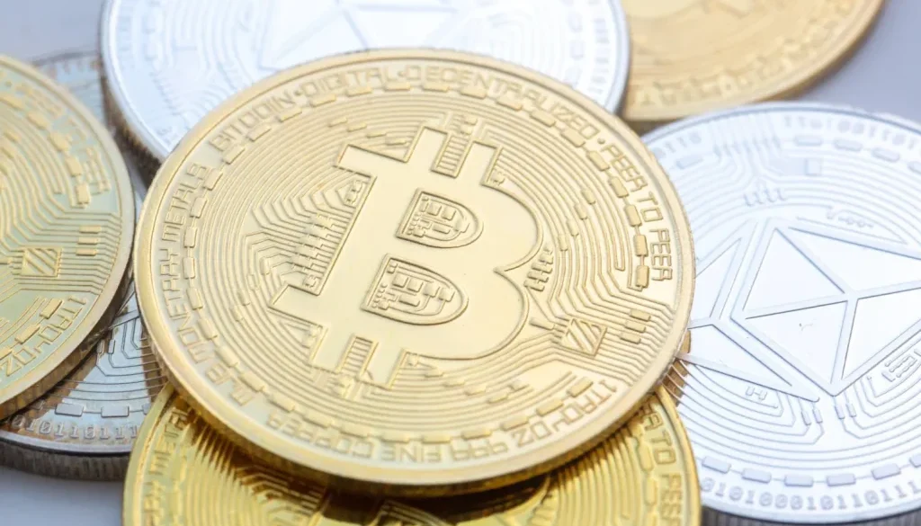 البتكوين تهبط دون 70 ألف دولار للمرة الأولى منذ انتخابات ترمب