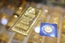 الذهب ينتفض مجدداً بمكاسب تتجاوز 3% مع تعطل البيانات الأميركية