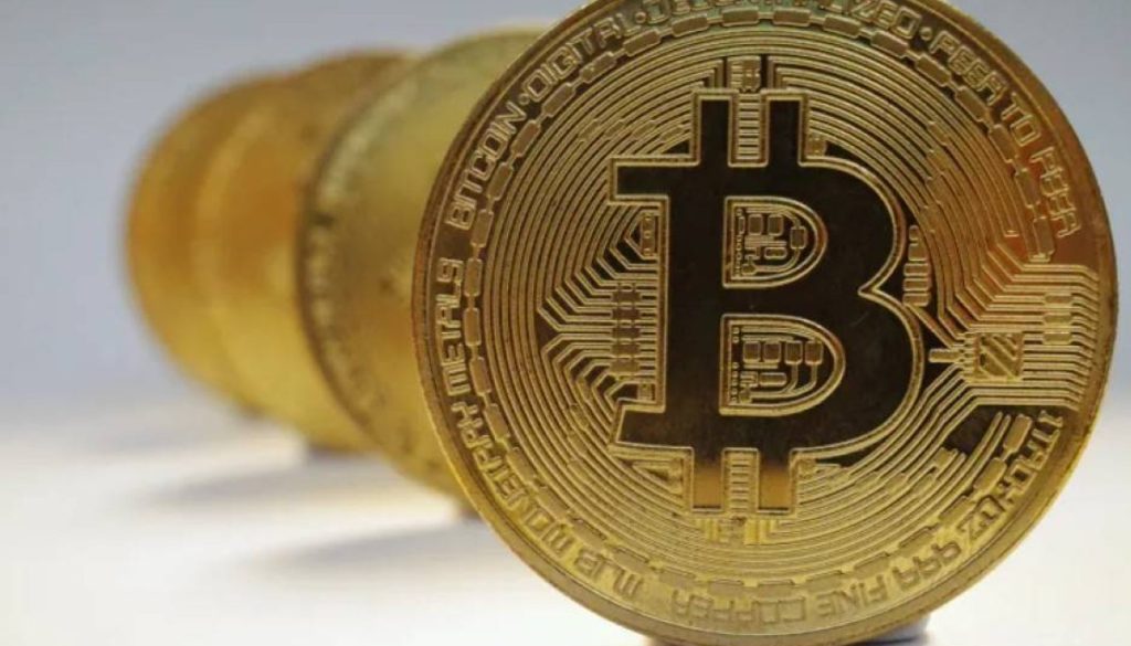 بتكوين تهبط إلى قاع 10 شهور عند 74546.46 دولاراً