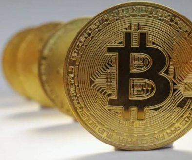 بتكوين تهبط إلى قاع 10 شهور عند 74546.46 دولاراً