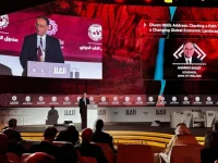 محافظ بنك إنجلترا من العلا الاقتصاد العالمي يتماسك رغم تصاعد المخاطر