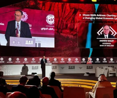 محافظ بنك إنجلترا من العلا الاقتصاد العالمي يتماسك رغم تصاعد المخاطر