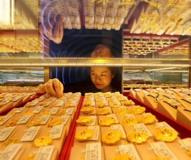 الذهب يرتفع مع تنامي آمال انحسار شبح التضخم في ظل تراجع النفط