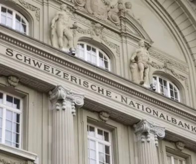 «المركزي السويسري» يواجه «رسوم ترمب» بتدخلات قياسية في سوق الصرف