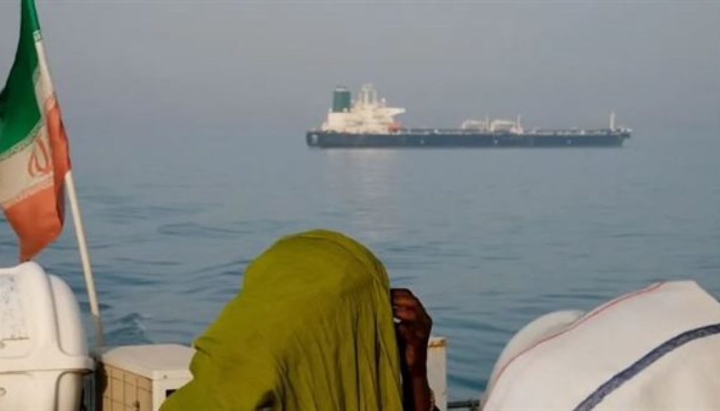 تعطل شبه كامل للملاحة في مضيق هرمز وسط تصاعد المخاطر الأمنية