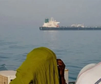 تعطل شبه كامل للملاحة في مضيق هرمز وسط تصاعد المخاطر الأمنية