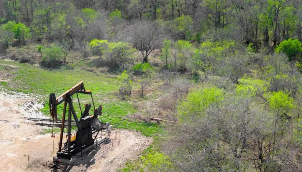 خام برنت يعود إلى 100 دولار مع تصعيد إيران هجماتها على الملاحة الخليجية