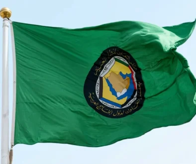 في قلب الأزمة... دول الخليج «ممتص صدمات» استراتيجي للاقتصاد العالمي