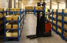 لماذا تخزّن 60 دولة ذهبها في هذا المكان؟